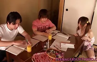 XXX మధ్య వక్షోజాలను మరియు పుస్సీ ఒక వేడి పతిత