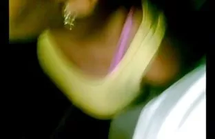 XXX రష్యన్లు కలిగి ఒక Threesome మంచం మీద