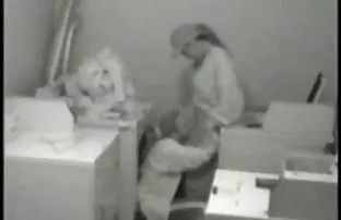 XXX బానిస అమ్మాయి కొరడాతో పురుషులు