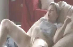 XXX యువ అమ్మాయి మెరిసిపోయాడు. ఆమె అందాలకు