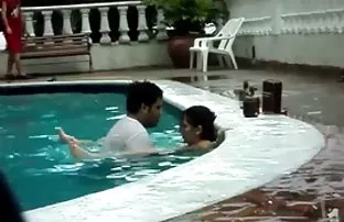 XXX రెండు sexy Chicks రమ్మని ఒక వ్యక్తి