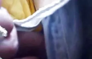 XXX ఉద్రేకంతో దెబ్బతిన్నాయి ఆఫ్ బర్నింగ్ నల్లటి జుట్టు గల స్త్రీని పట్టిక