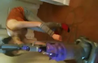 XXX సెక్సీ అందగత్తె లో Masturbates వంటగది