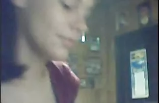 XXX యువ పురుషుడు బ్లాండ్ నల్లటి జుట్టు గల స్త్రీని ఒక ఆహ్లాదకరమైన వాతావరణం