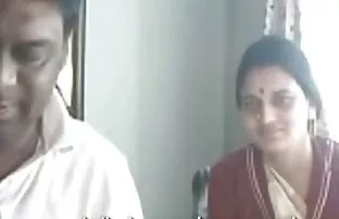XXX యువ కేవలం సెక్స్ కోసం నివసిస్తున్న స్త్రీ సవారీలు పెద్ద తెల్ల కాక్ అతని స్నేహితుడు.