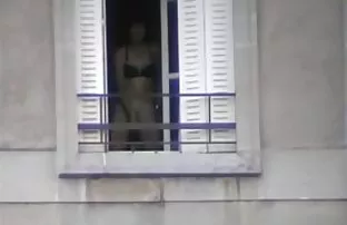 XXX ఒక పెద్ద నల్ల బారెల్ లో గులాబీ రంధ్రం