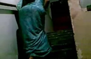 XXX ఒక గుంపు నల్లజాతీయుల Fucks పలుచన రాగి జుట్టు