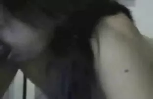 XXX నగ్నంగా అమ్మాయి Fucks herself with a చిరుత పురుషాంగము వంటి పరికరము